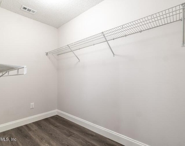 557 Grand Parke Drive - Photo Thumbnail 19