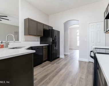 557 Grand Parke Drive - Photo Thumbnail 10