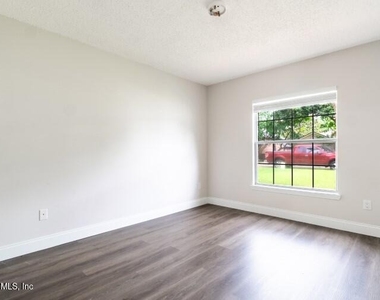 557 Grand Parke Drive - Photo Thumbnail 26