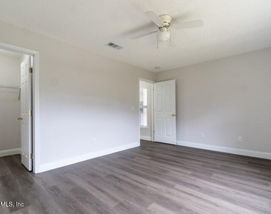 557 Grand Parke Drive - Photo Thumbnail 23