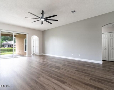557 Grand Parke Drive - Photo Thumbnail 4