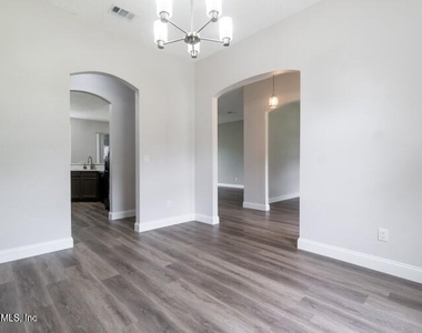 557 Grand Parke Drive - Photo Thumbnail 12