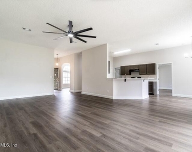 557 Grand Parke Drive - Photo Thumbnail 3