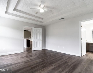 557 Grand Parke Drive - Photo Thumbnail 15