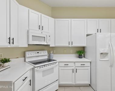 2070 Thornhill Drive - Photo Thumbnail 8