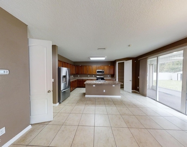 15695 Lexington Park Boulevard - Photo Thumbnail 6