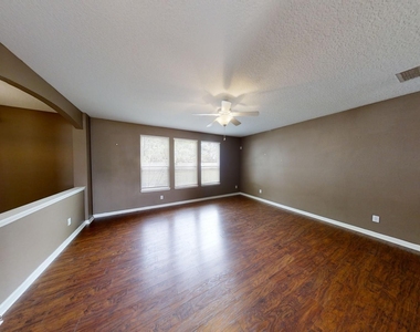 15695 Lexington Park Boulevard - Photo Thumbnail 11
