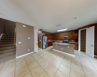 15695 Lexington Park Boulevard - Photo Thumbnail 12