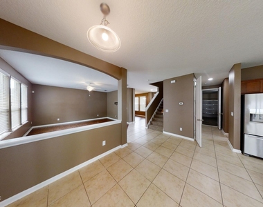 15695 Lexington Park Boulevard - Photo Thumbnail 7