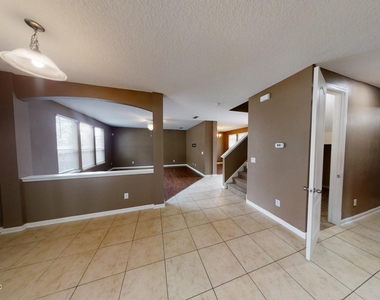 15695 Lexington Park Boulevard - Photo Thumbnail 8