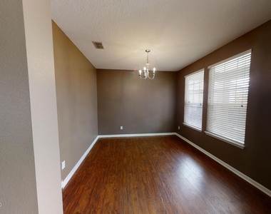 15695 Lexington Park Boulevard - Photo Thumbnail 3
