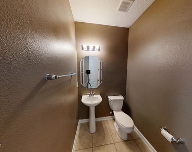 15695 Lexington Park Boulevard - Photo Thumbnail 33