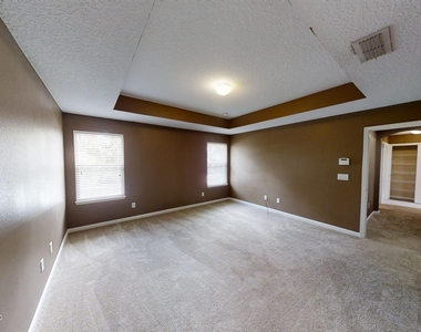 15695 Lexington Park Boulevard - Photo Thumbnail 17