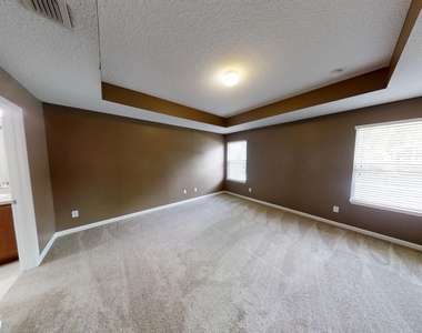 15695 Lexington Park Boulevard - Photo Thumbnail 16