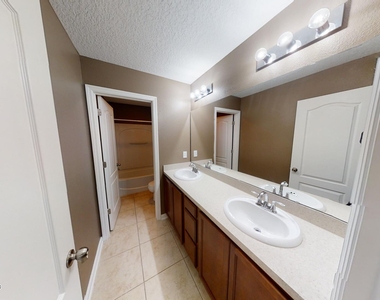 15695 Lexington Park Boulevard - Photo Thumbnail 25
