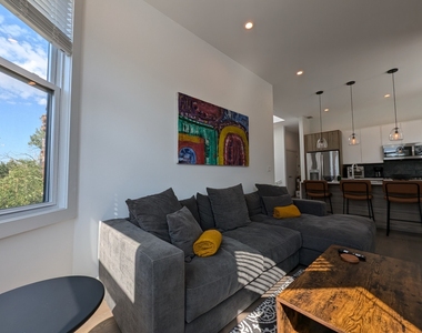 2120 W Belmont Avenue - Photo Thumbnail 3