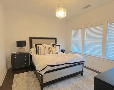 6735 Encore Boulevard - Photo Thumbnail 23