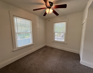 440 Ingalton Avenue - Photo Thumbnail 6
