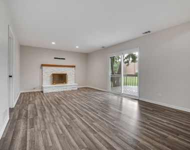 615 Chester Court E - Photo Thumbnail 27