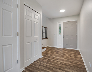 615 Chester Court E - Photo Thumbnail 2