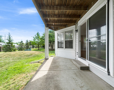 98 Willow Parkway - Photo Thumbnail 15