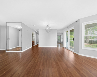 98 Willow Parkway - Photo Thumbnail 3