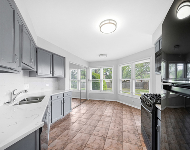 98 Willow Parkway - Photo Thumbnail 5