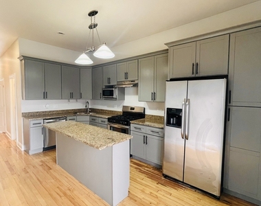 469 E Bowen Avenue - Photo Thumbnail 4