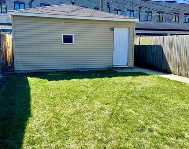 469 E Bowen Avenue - Photo Thumbnail 17