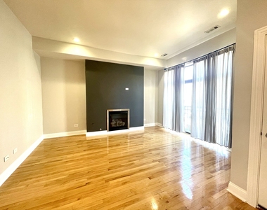 469 E Bowen Avenue - Photo Thumbnail 2