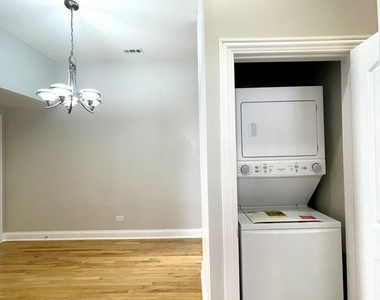 469 E Bowen Avenue - Photo Thumbnail 12