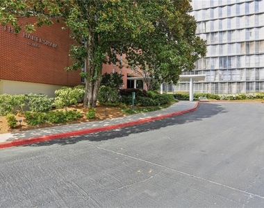 3060 Pharr Court N - Photo Thumbnail 14