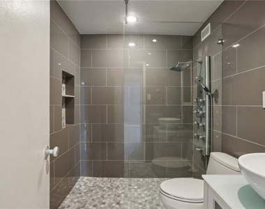 3060 Pharr Court N - Photo Thumbnail 6