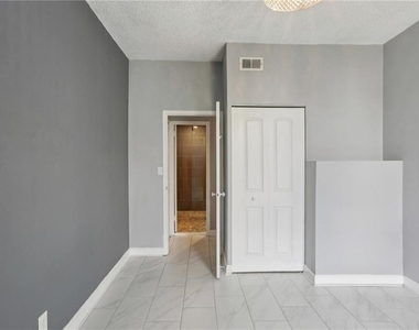 3060 Pharr Court N - Photo Thumbnail 9