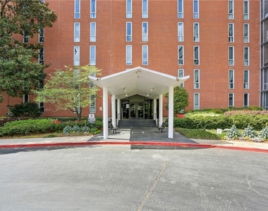 3060 Pharr Court N - Photo Thumbnail 12