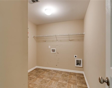 7245 Rocking Horse Lane - Photo Thumbnail 35