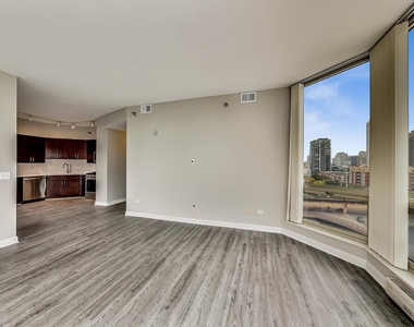 720 W Randolph Street - Photo Thumbnail 2