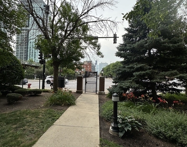 343 W Old Town Court - Photo Thumbnail 18