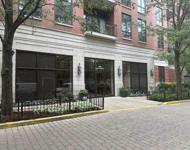 343 W Old Town Court - Photo Thumbnail 4