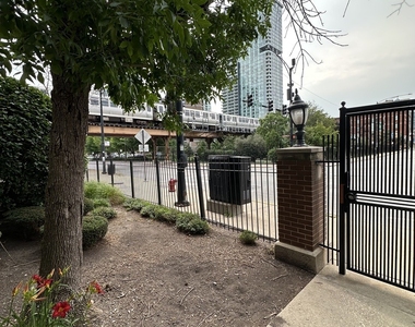 343 W Old Town Court - Photo Thumbnail 19