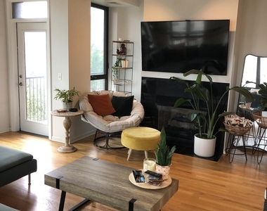 343 W Old Town Court - Photo Thumbnail 7