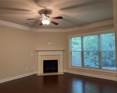 3160 Cross Creek Drive - Photo Thumbnail 4
