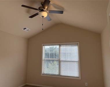 3160 Cross Creek Drive - Photo Thumbnail 14
