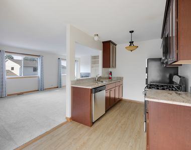 717 Whitesail Drive - Photo Thumbnail 3