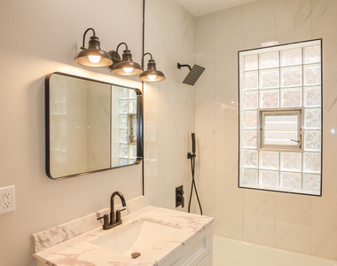 5338 W Montrose Avenue - Photo Thumbnail 13