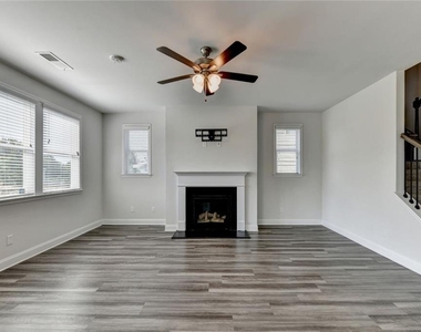 3335 Fall Branch Lane - Photo Thumbnail 7