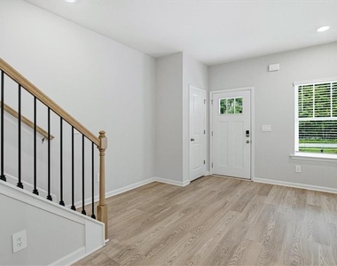 2238 Ashton Drive - Photo Thumbnail 7