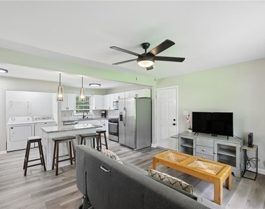 6385 Lobelia Road Sw - Photo Thumbnail 5