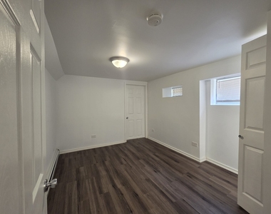 5718 W Melrose Street - Photo Thumbnail 9