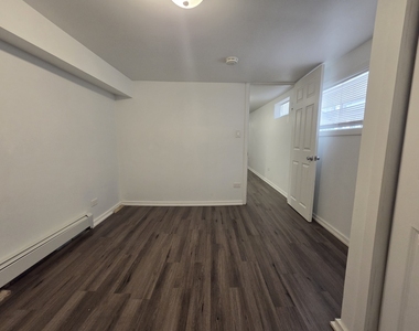 5718 W Melrose Street - Photo Thumbnail 10